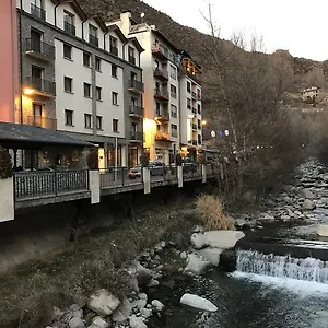 Hermus Centre Vila ** Encamp